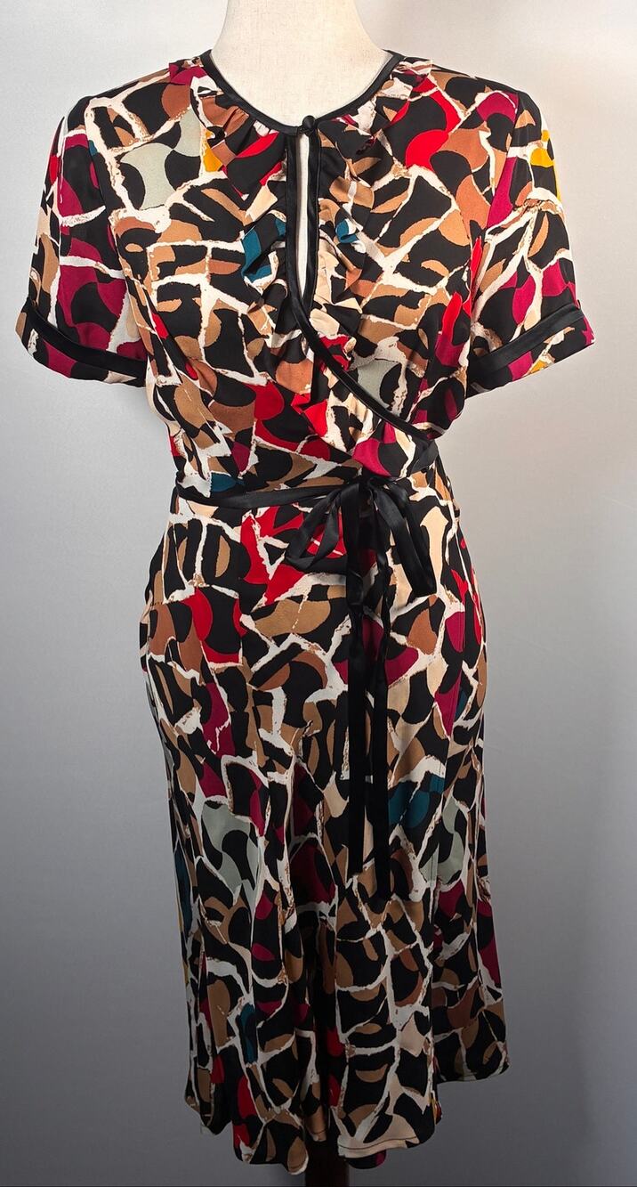 Diane von Furstenberg Silk Dress Size 10 Abstract Print Keyhole Tie Belt